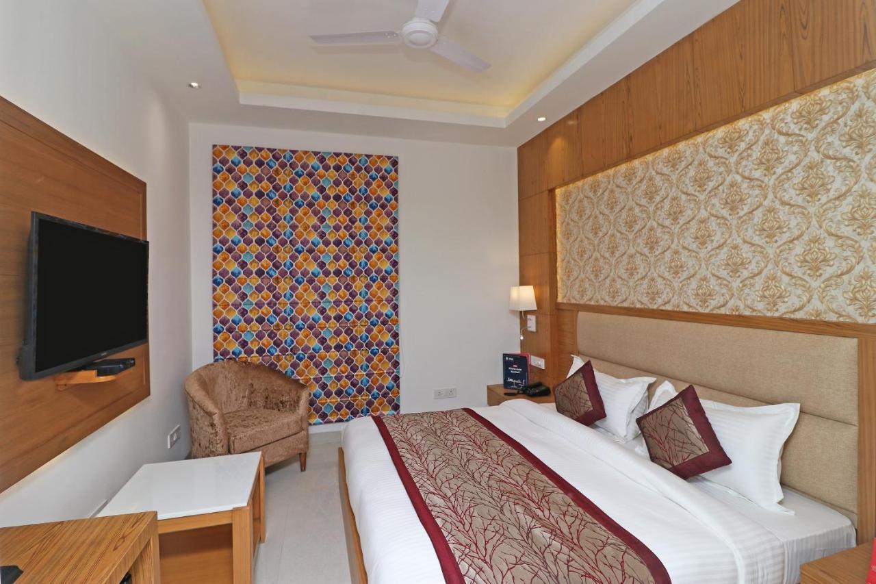 Capital O Hotel Star Inn Near Chhatarpur Metro Station New Delhi Luaran gambar