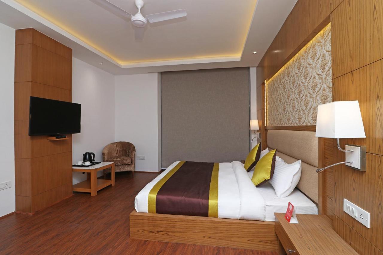 Capital O Hotel Star Inn Near Chhatarpur Metro Station New Delhi Luaran gambar