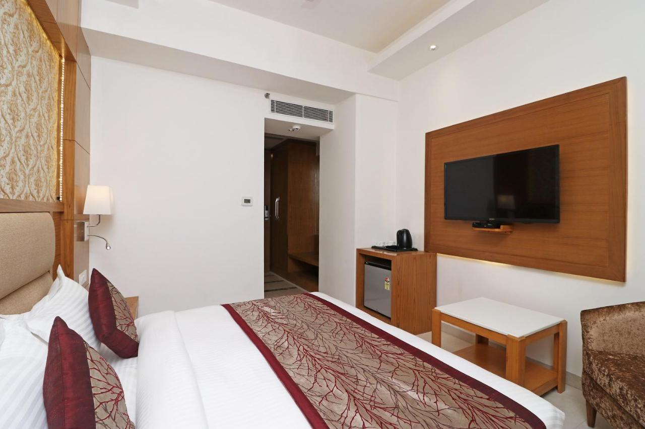 Capital O Hotel Star Inn Near Chhatarpur Metro Station New Delhi Luaran gambar